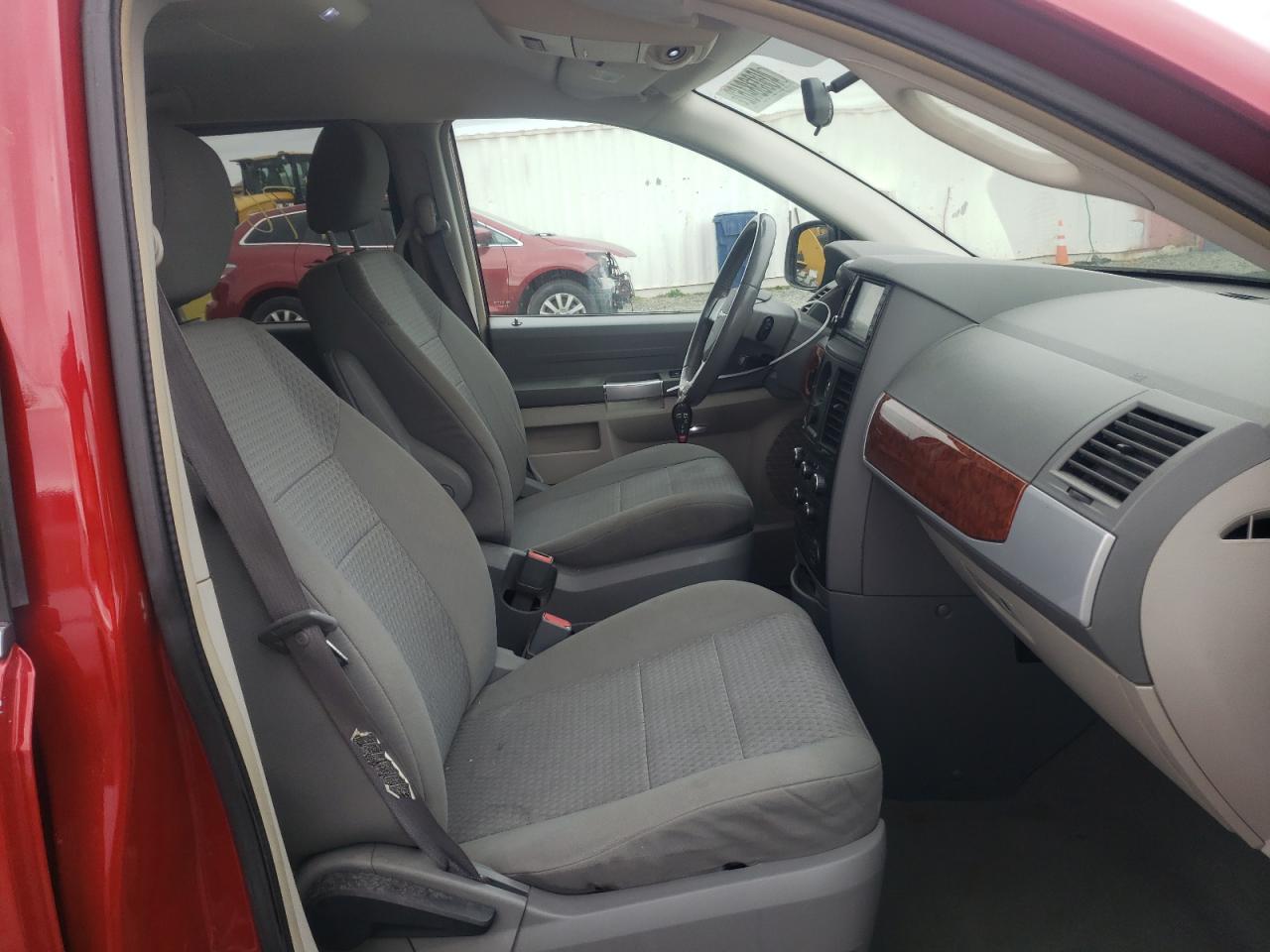 Photo 5 from auction – 2008 CHRYSLER TOWN & COU with VIN 2A8HR54P08R735293
