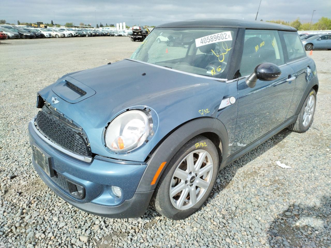 Photo 2 from auction – 2011 MINI COOPER S with VIN WMWSV3C58BTY21381