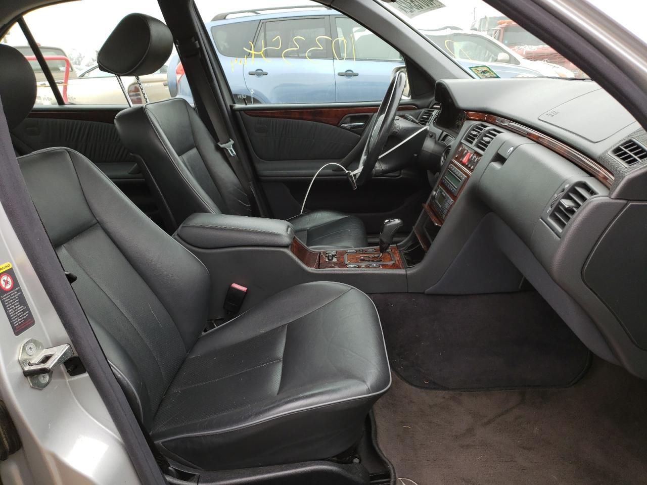 Photo 5 from auction – 2001 MERCEDES-BENZ E 320 4MAT with VIN WDBJF82J71X053678