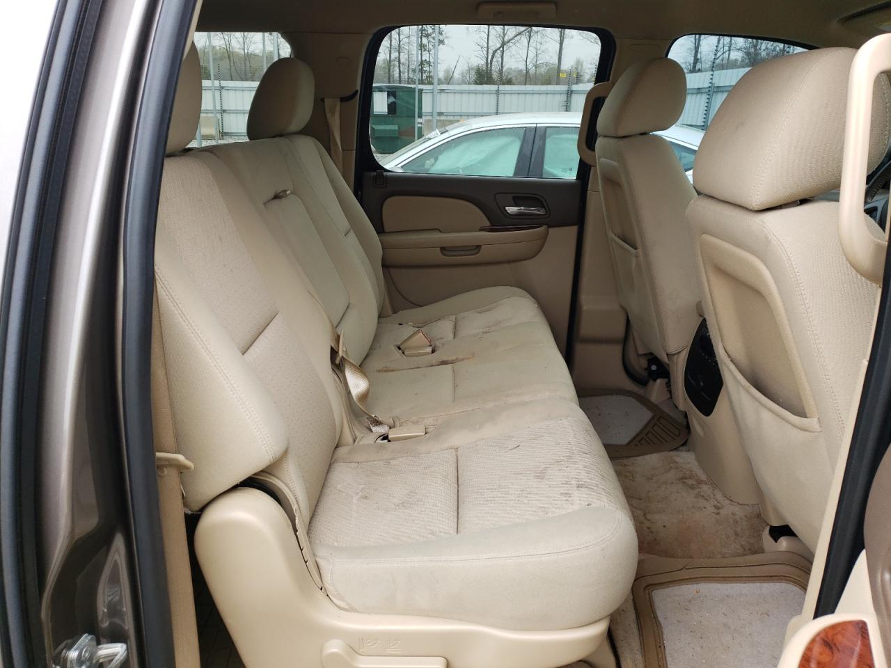 Photo 6 from auction – 2013 CHEVROLET SUBURBAN with VIN 1GNSCHE03DR158204