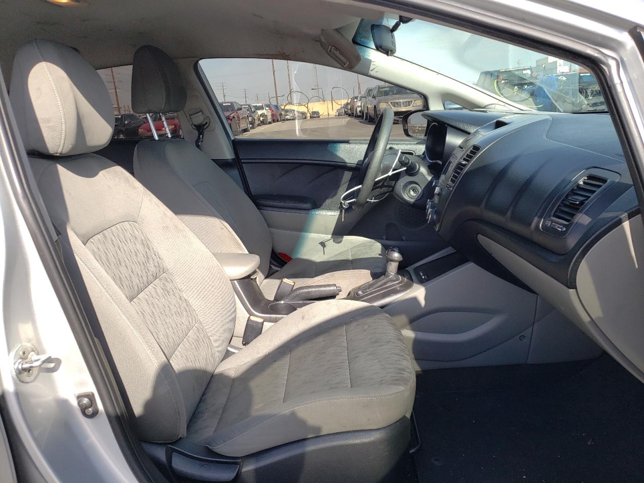 Photo 5 from auction – 2015 KIA FORTE LX with VIN KNAFK4A6XF5263801