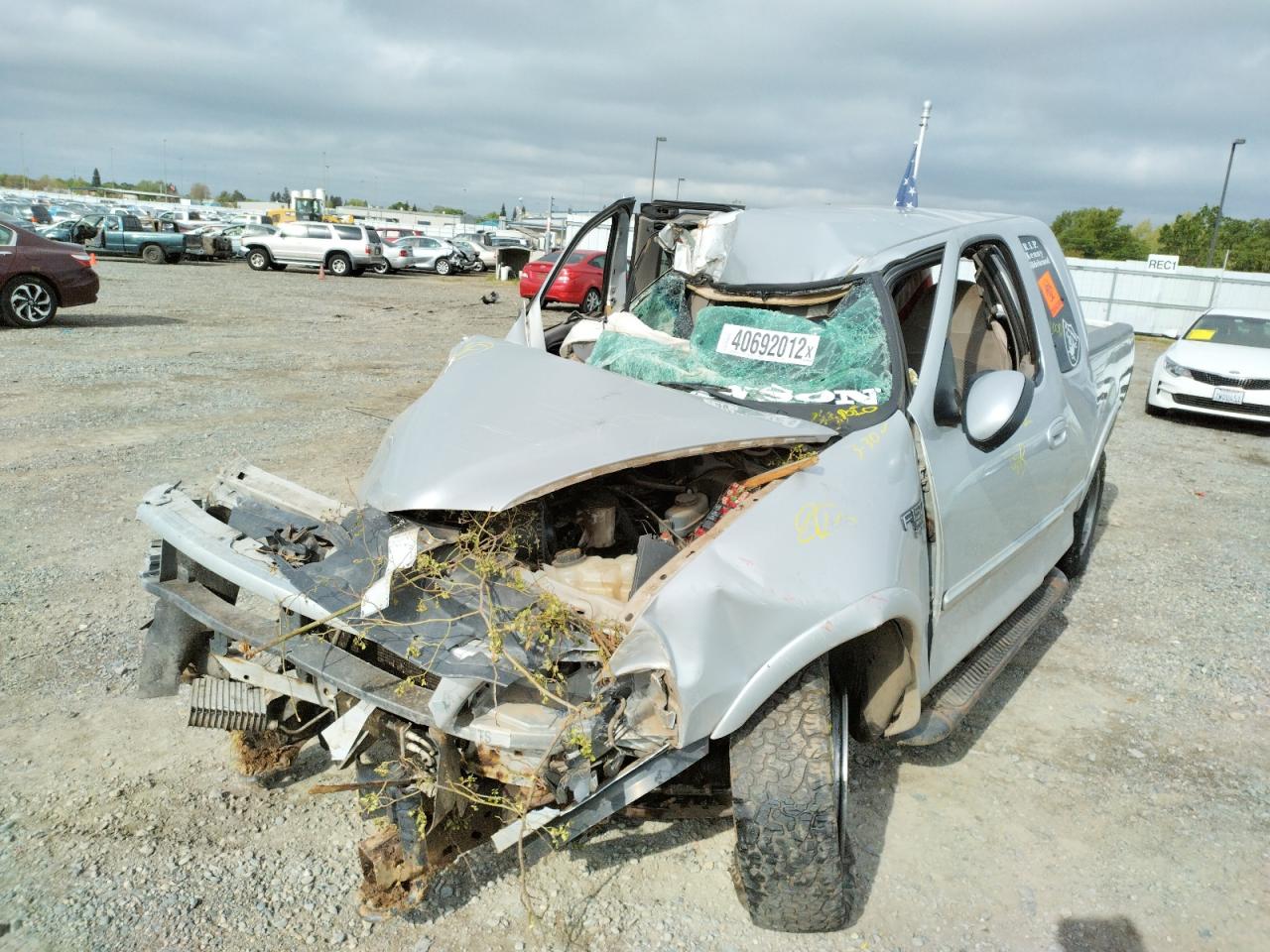 Photo 2 from auction – 2001 FORD F150 with VIN 1FTRX18L71KE53206