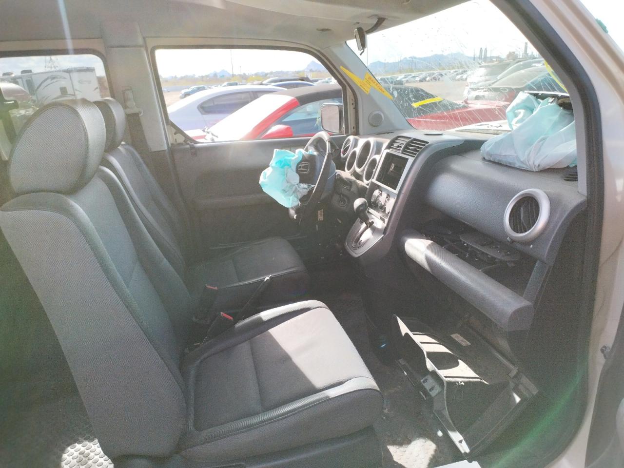Photo 5 from auction – 2005 HONDA ELEMENT LX with VIN 5J6YH18375L011044