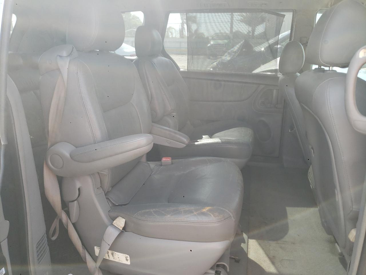 Photo 6 from auction – 2004 TOYOTA SIENNA XLE with VIN 5TDZA22C04S032845