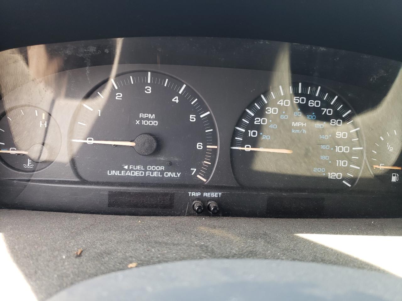 Photo 8 from auction – 2000 DODGE GRAND CARA with VIN 1B4GT44L4YB594817