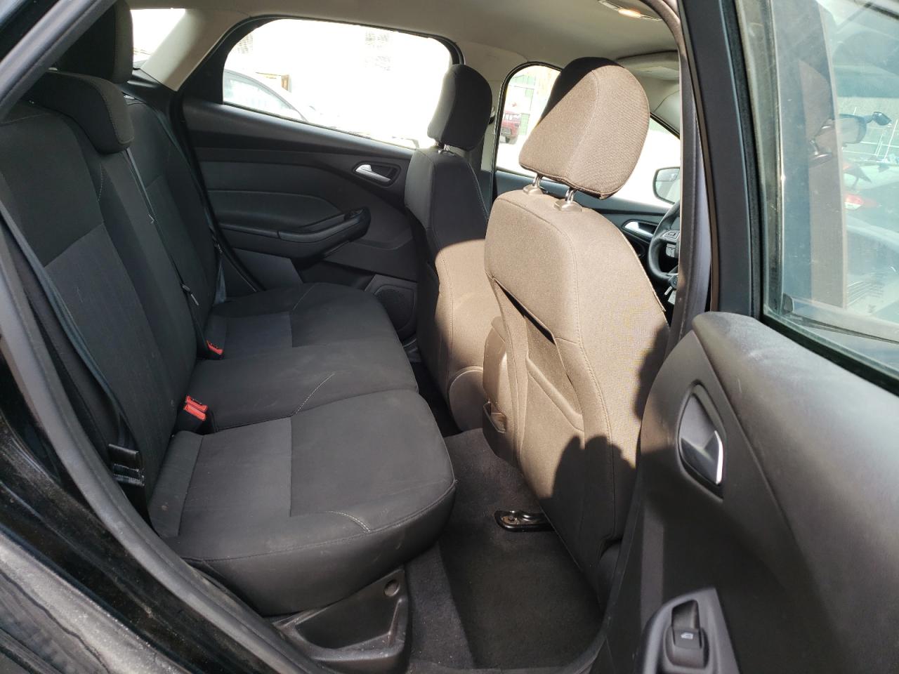 Photo 6 from auction – 2017 FORD FOCUS SE with VIN 1FADP3K23HL215689