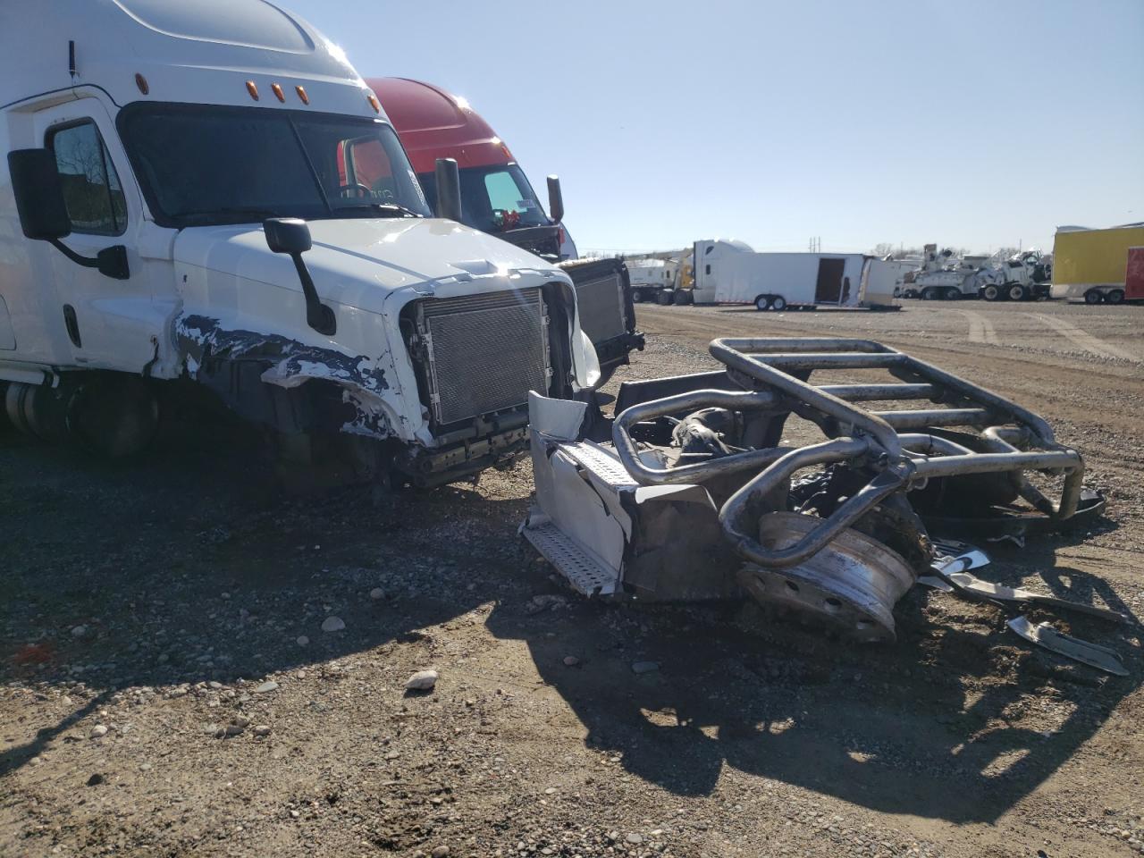 Photo 9 from auction – 2018 FREIGHTLINER CASCADIA 1 with VIN 3AKJGLDR1JSJH6624