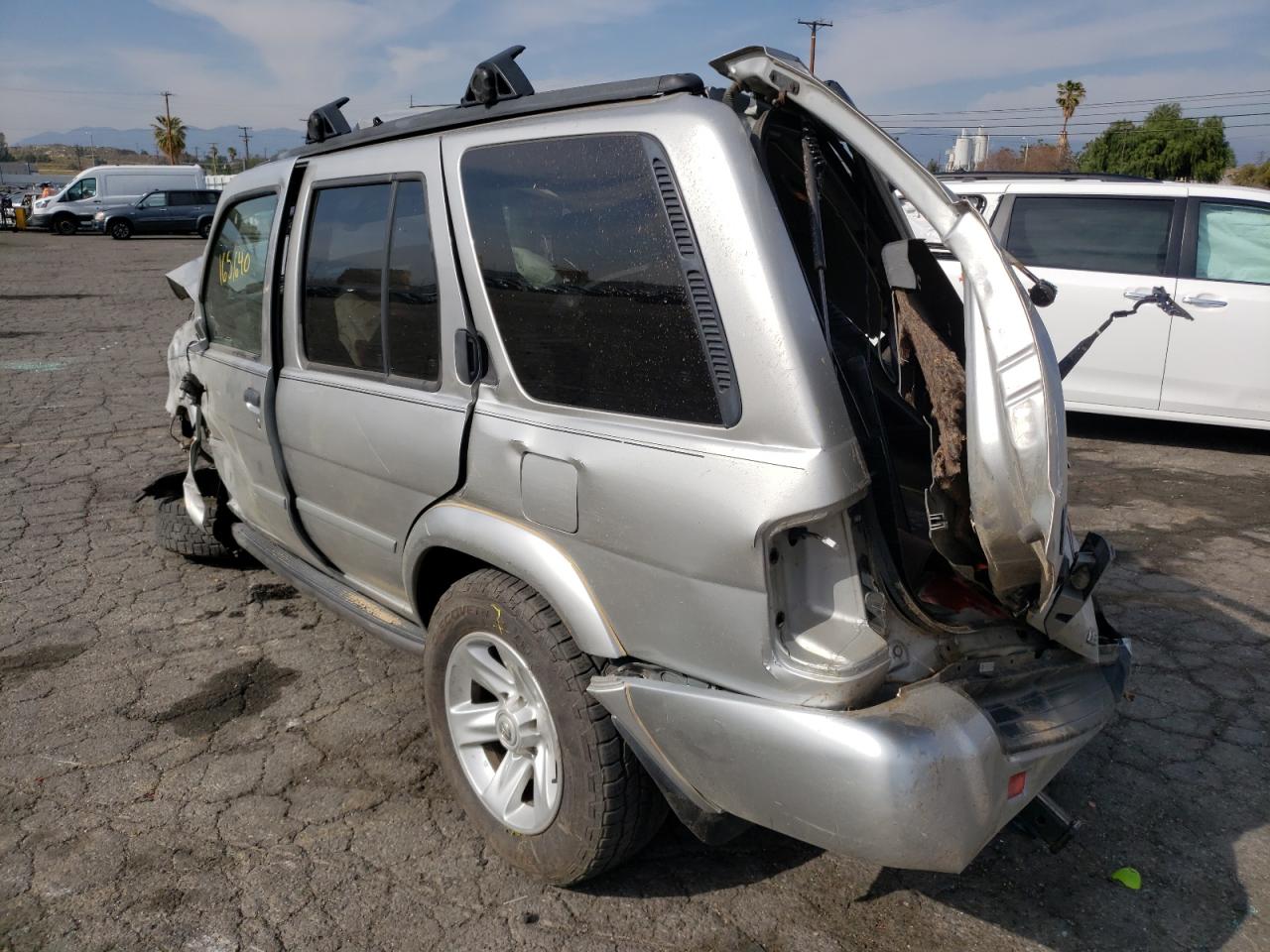 Photo 3 from auction – 2002 NISSAN PATHFINDER with VIN JN8DR09Y52W725744