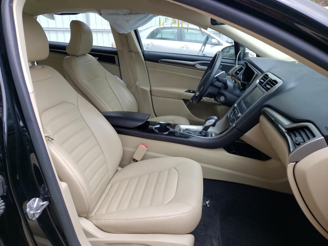Photo 5 from auction – 2016 FORD FUSION SE with VIN 3FA6P0HD5GR139375