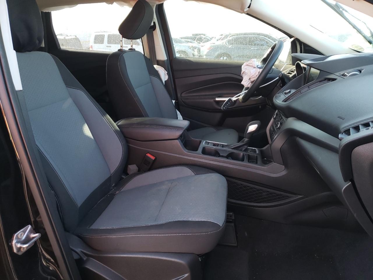 Photo 5 from auction – 2019 FORD ESCAPE SE with VIN 1FMCU9GD5KUA41567