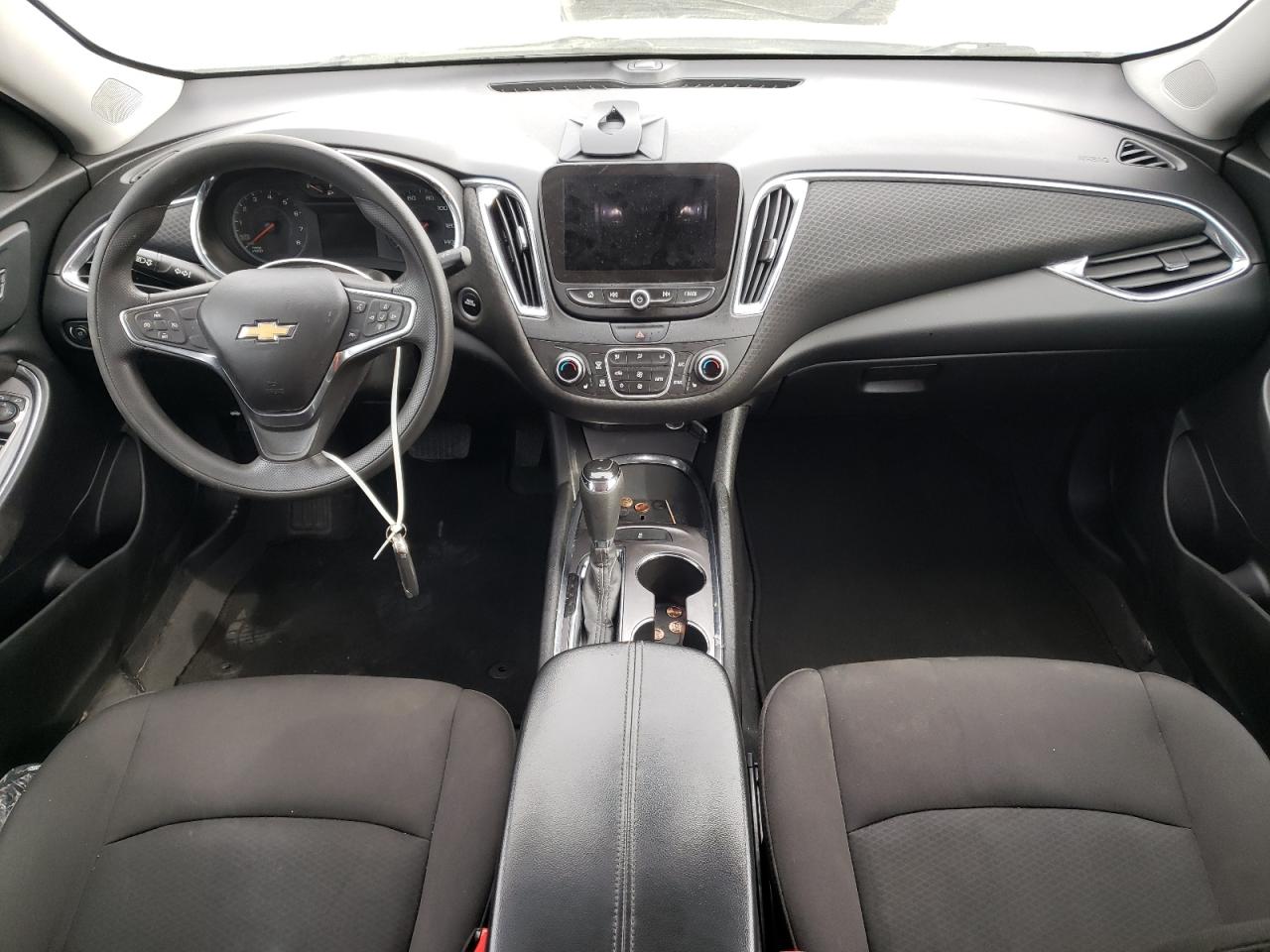 Photo 9 from auction – 2019 CHEVROLET MALIBU LT with VIN 1G1ZD5ST8KF136272