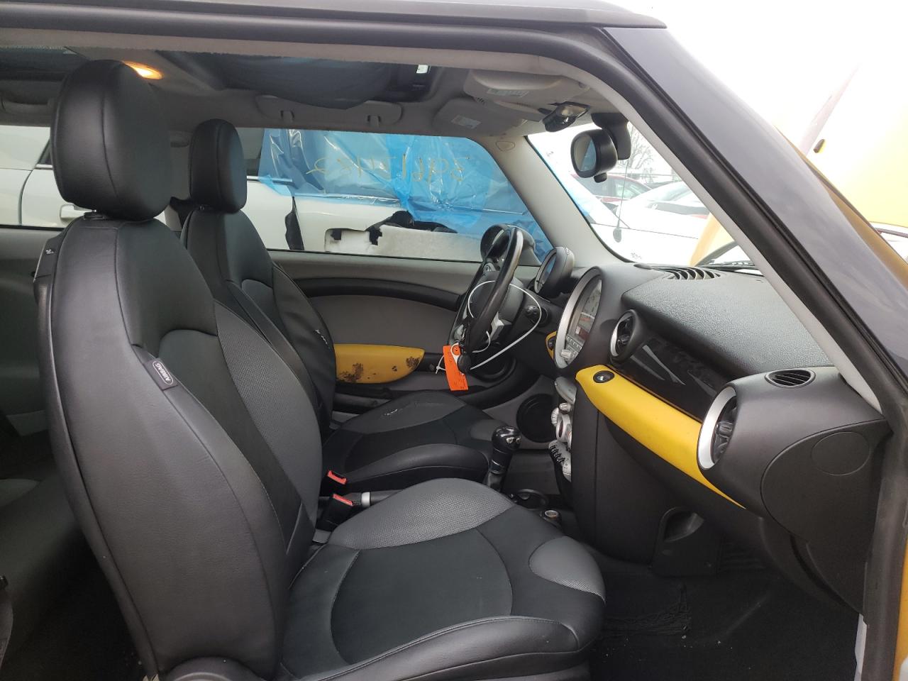Photo 5 from auction – 2007 MINI COOPER with VIN WMWMF335X7TT52646