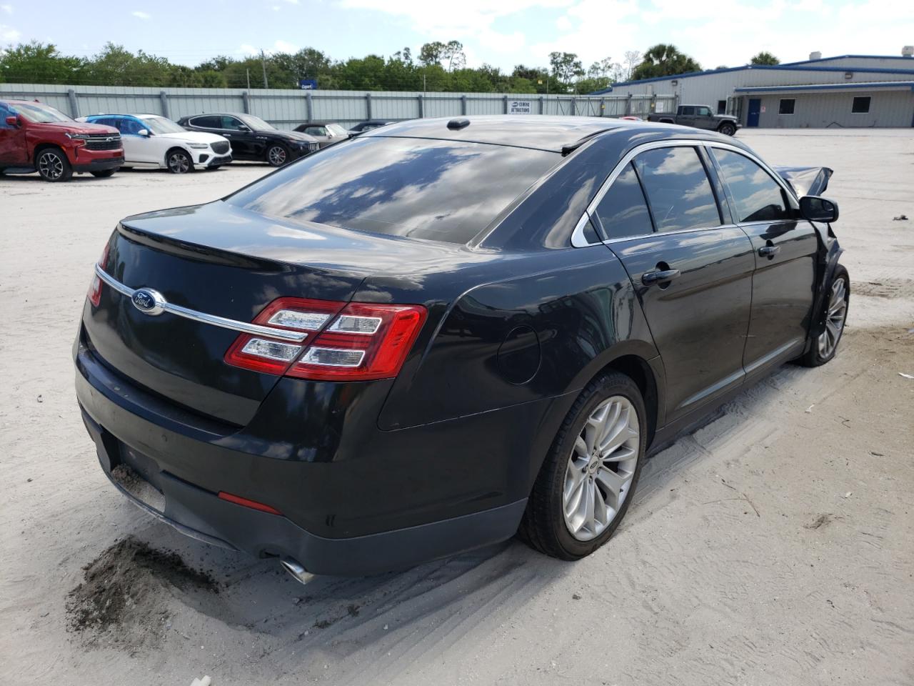 Photo 4 from auction – 2015 FORD TAURUS LIM with VIN 1FAHP2F82FG101389