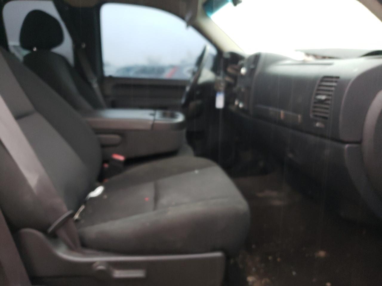 Photo 5 from auction – 2011 CHEVROLET SILVERADO with VIN 1GCRKSE01BZ408124