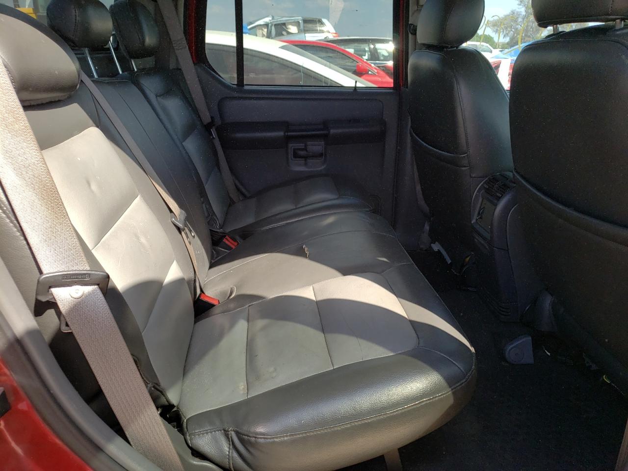 Photo 6 from auction – 2005 FORD EXPLORER S with VIN 1FMDU67K25UB78441