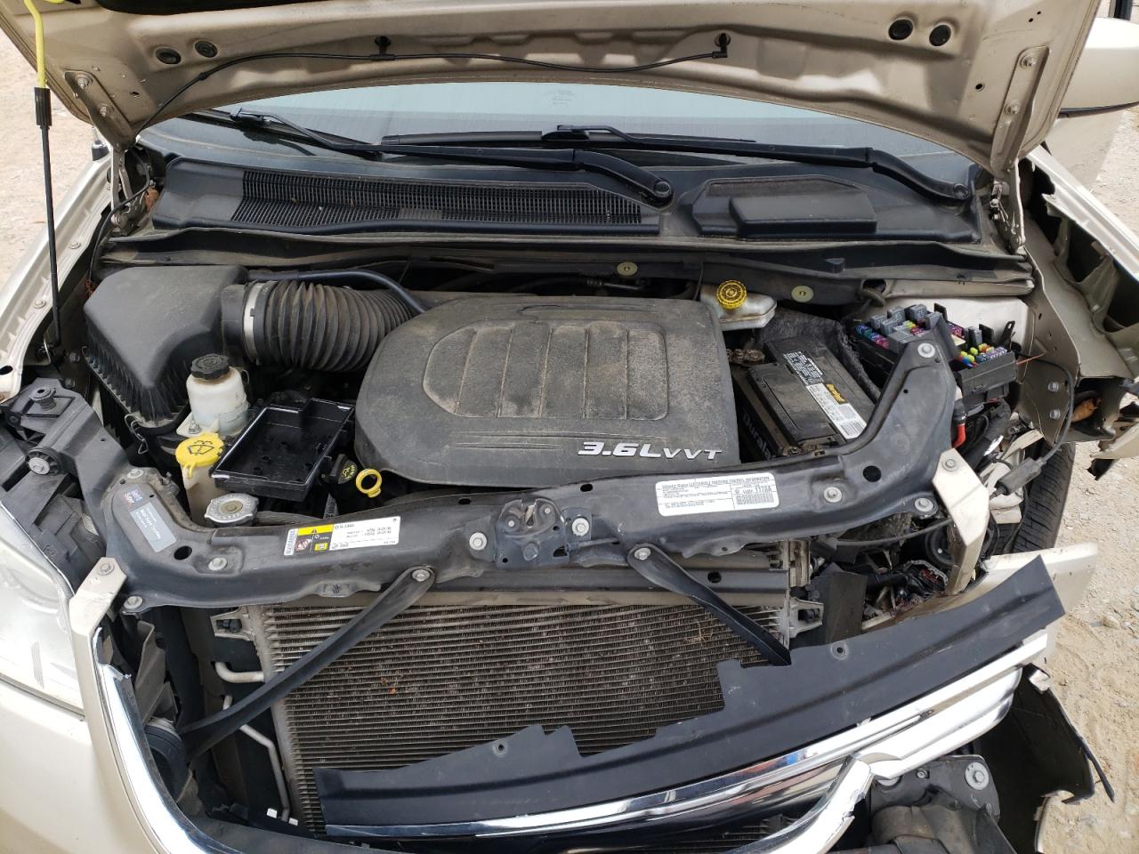 Photo 7 from auction – 2015 CHRYSLER TOWN & COU with VIN 2C4RC1BG5FR510230