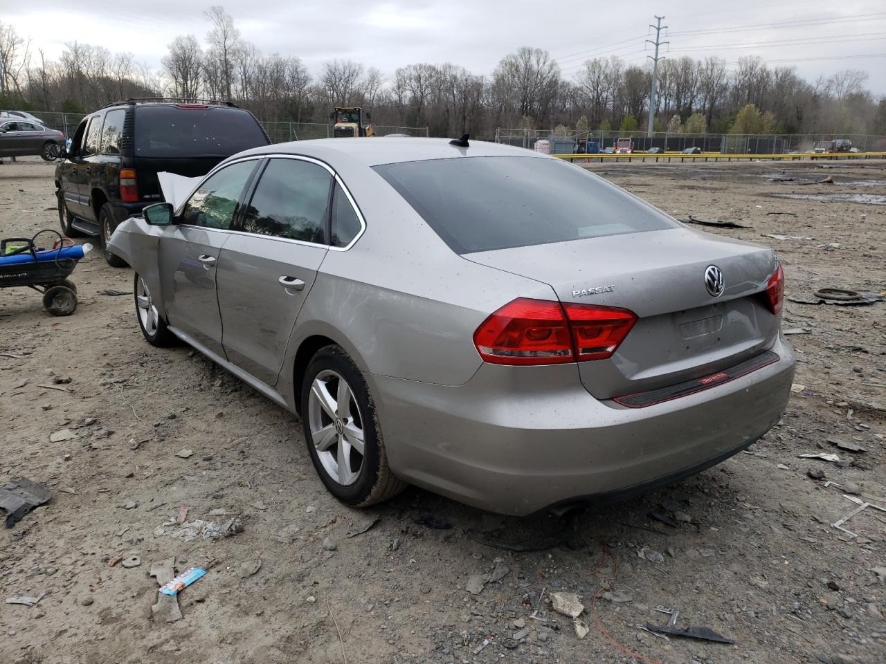Photo 3 from auction – 2014 VOLKSWAGEN PASSAT S with VIN 1VWAT7A30EC037338