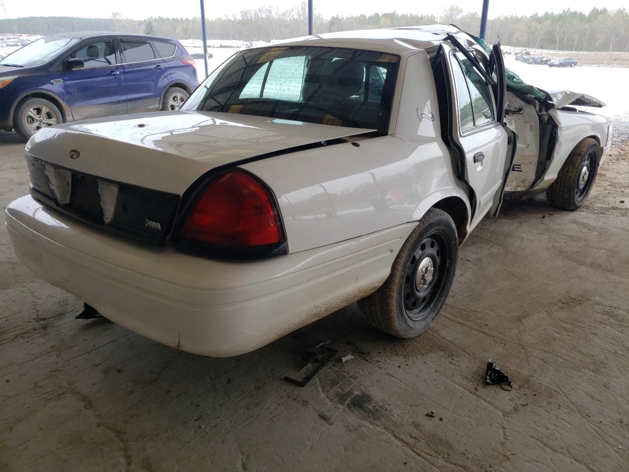 Photo 4 from auction – 2011 FORD CROWN VICT with VIN 2FABP7BV6BX135595