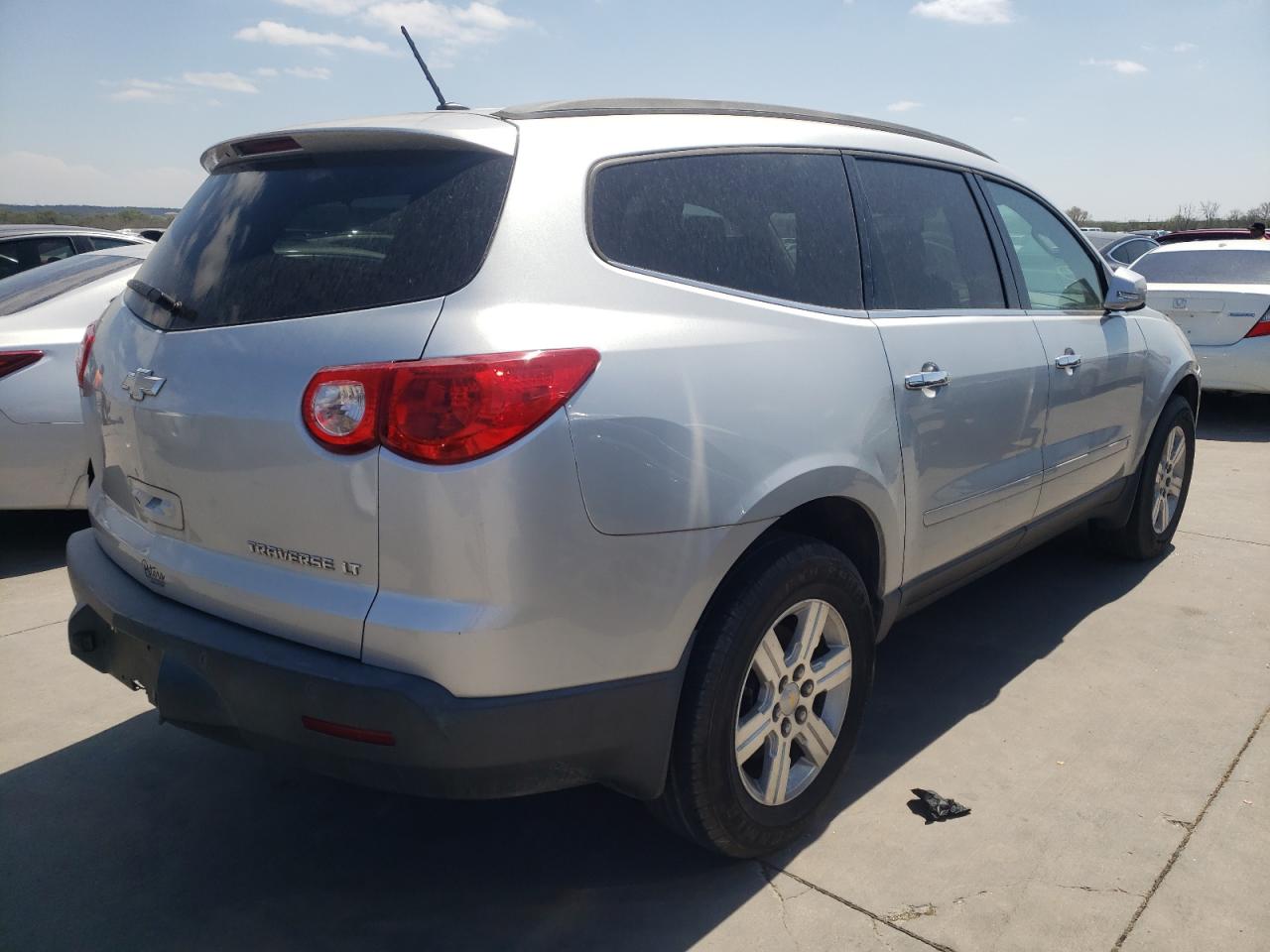 Photo 4 from auction – 2010 CHEVROLET TRAVERSE L with VIN 1GNLRFED7AS121302