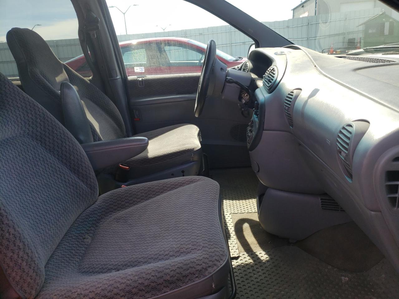 Photo 5 from auction – 2000 DODGE GRAND CARA with VIN 1B4GT44L4YB594817