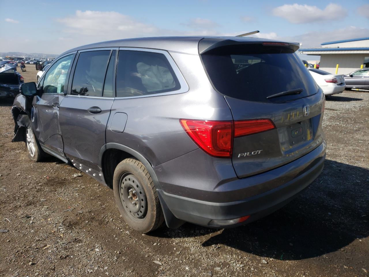 Photo 3 from auction – 2016 HONDA PILOT LX with VIN 5FNYF5H13GB020380