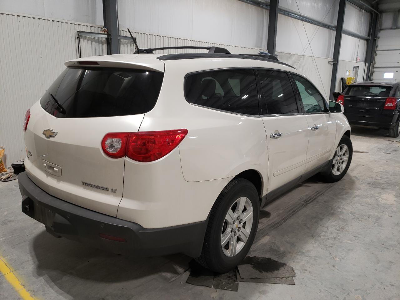 Photo 4 from auction – 2011 CHEVROLET TRAVERSE L with VIN 1GNKVJED0BJ240438
