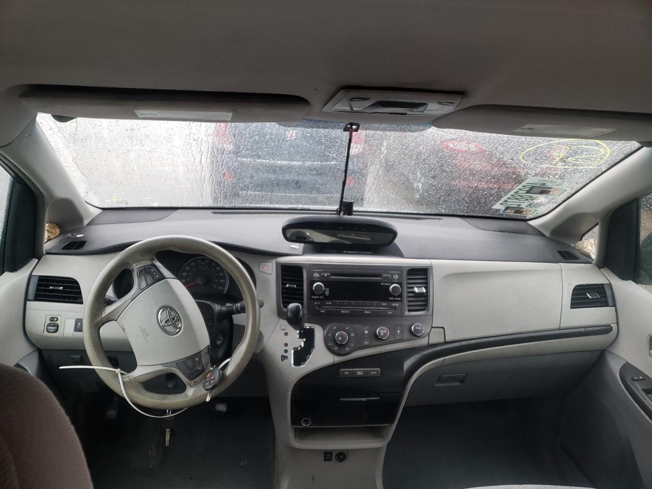 Photo 9 from auction – 2011 TOYOTA SIENNA LE with VIN 5TDKK3DC5BS010077