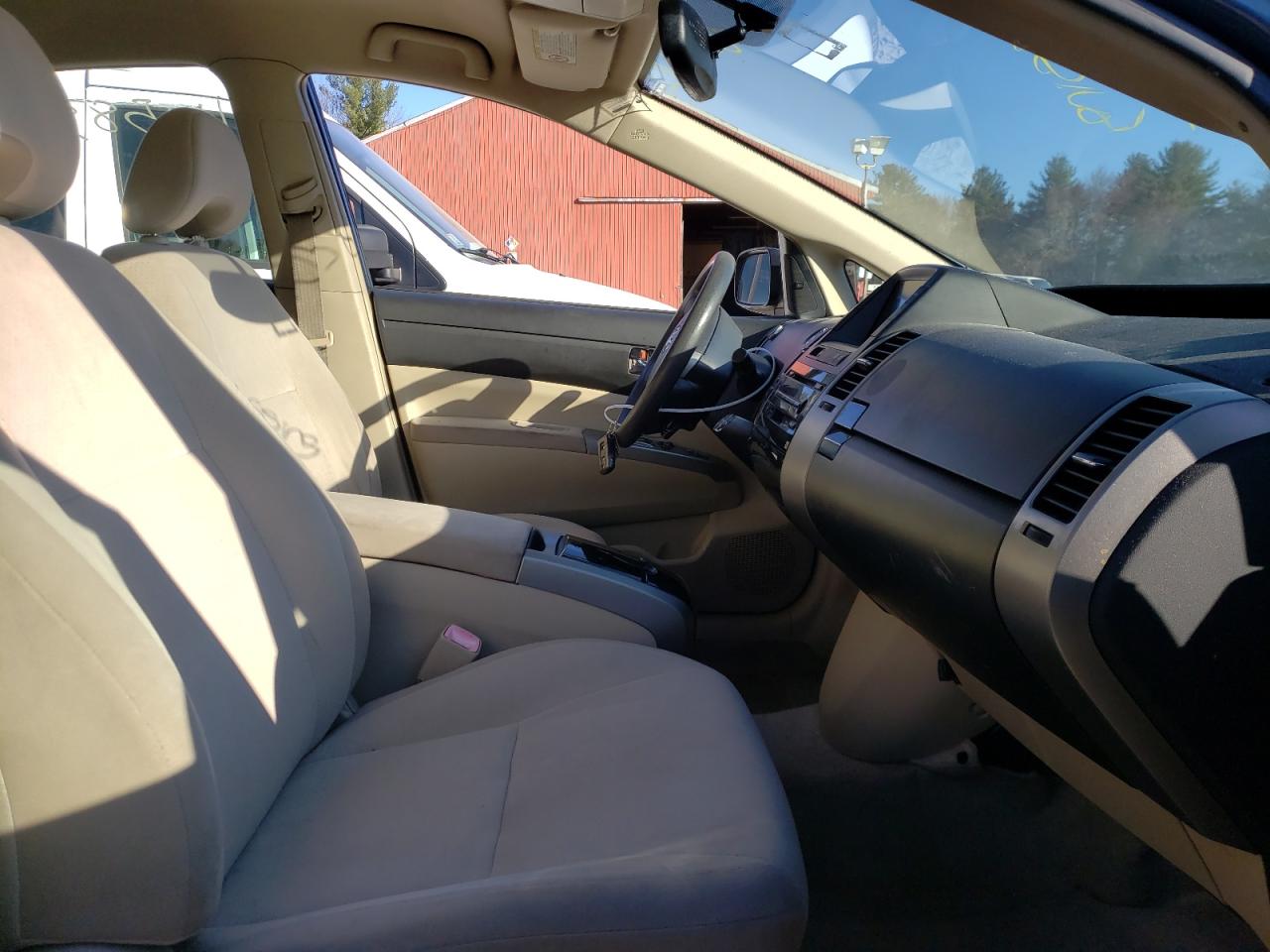 Photo 5 from auction – 2005 TOYOTA PRIUS with VIN JTDKB20U550127061