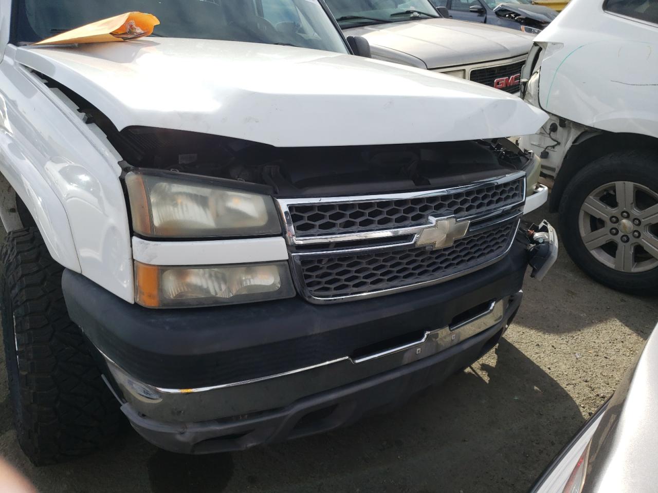 Photo 10 from auction – 2005 CHEVROLET SILVERADO with VIN 1GCHC23285F884308