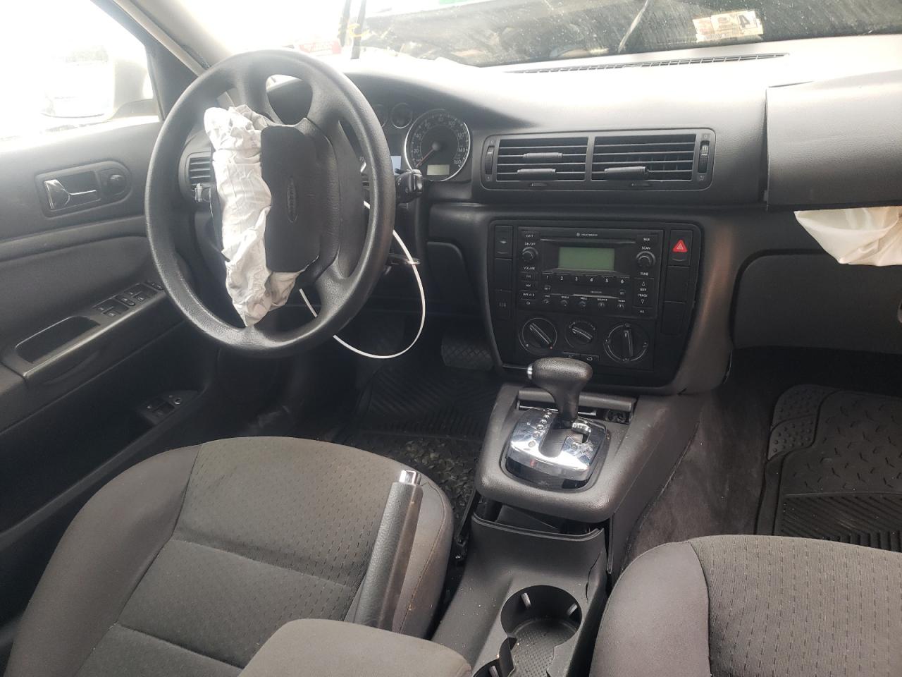 Photo 9 from auction – 2004 VOLKSWAGEN PASSAT GL with VIN WVWMD63B14P195142