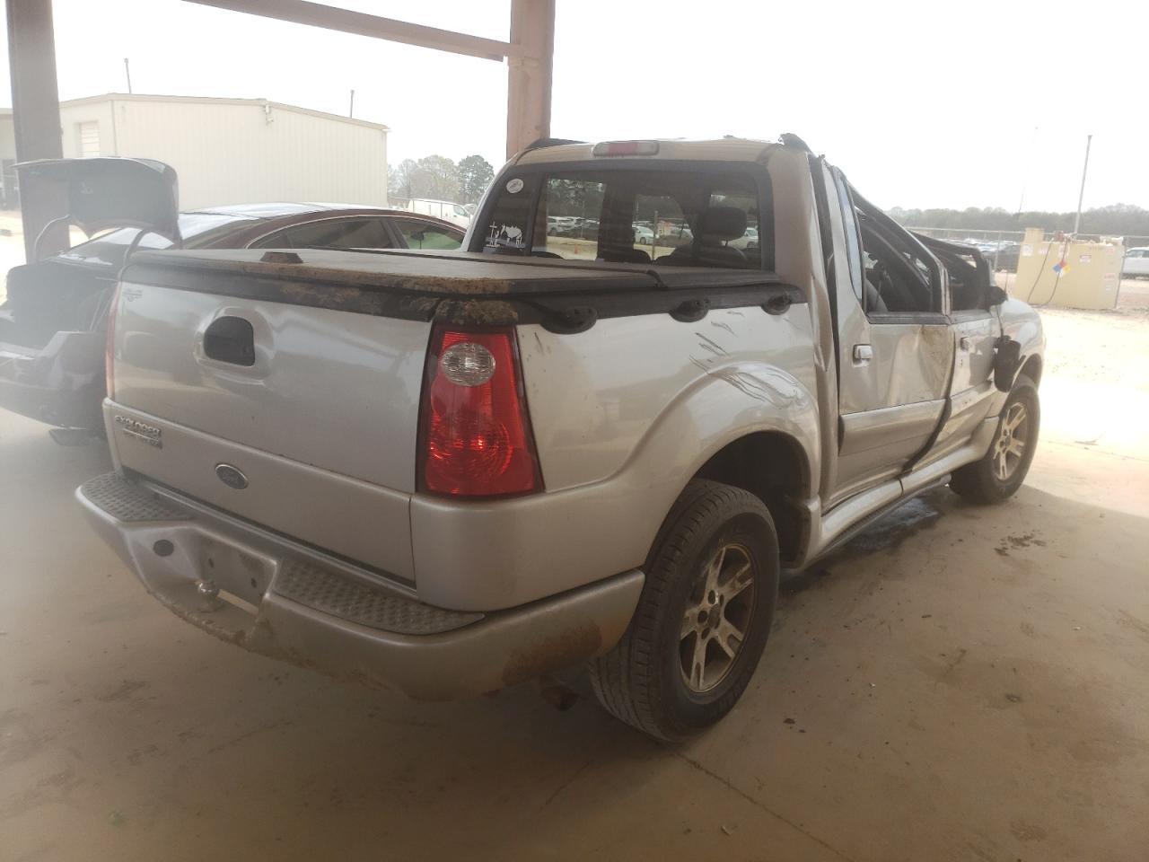 Photo 4 from auction – 2005 FORD EXPLORER S with VIN 1FMZU67K45UB28226