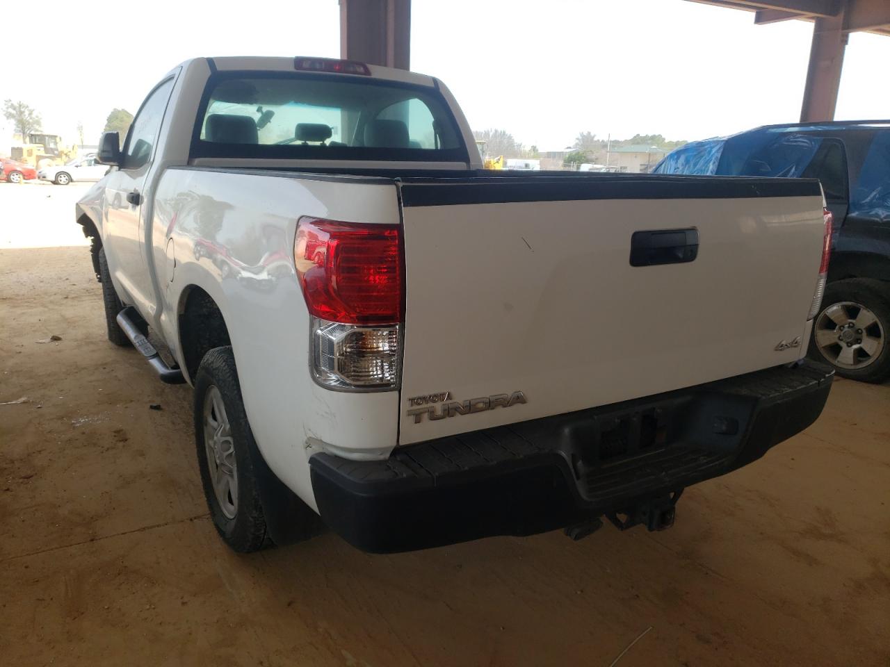 Photo 3 from auction – 2010 TOYOTA TUNDRA with VIN 5TFKM5F18AX001318