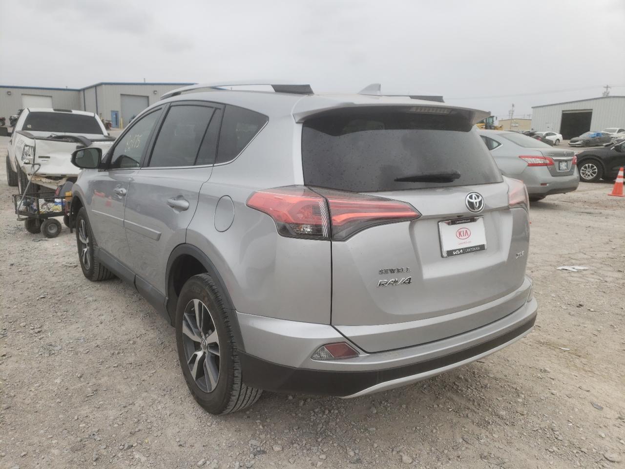 Photo 3 from auction – 2016 TOYOTA RAV4 XLE with VIN 2T3WFREV0GW272250