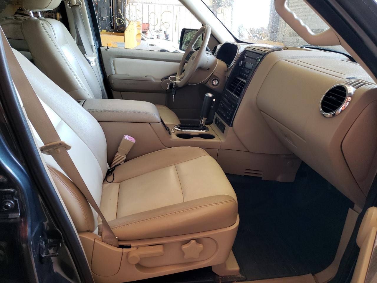 Photo 5 from auction – 2010 FORD EXPLORER S with VIN 1FMEU3DE0AUA04394