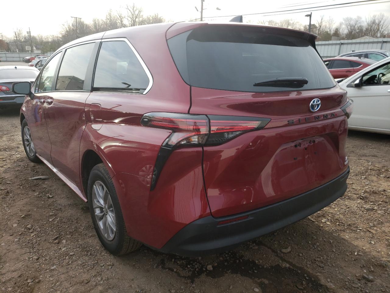 Photo 3 from auction – 2022 TOYOTA SIENNA XLE with VIN 5TDYRKEC8NS093300