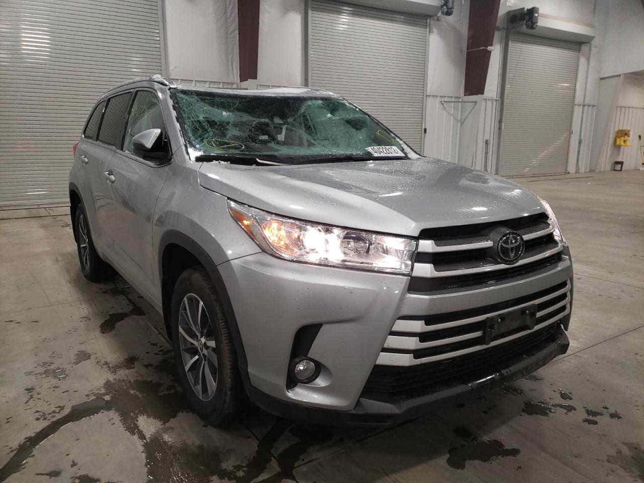 TOYOTA HIGHLANDER 2018 with VIN 5TDJZRFH5JS877710 - Photo from auction