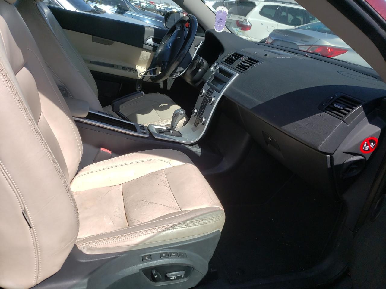 Photo 5 from auction – 2011 VOLVO C70 T5 with VIN YV1672MC4BJ112653