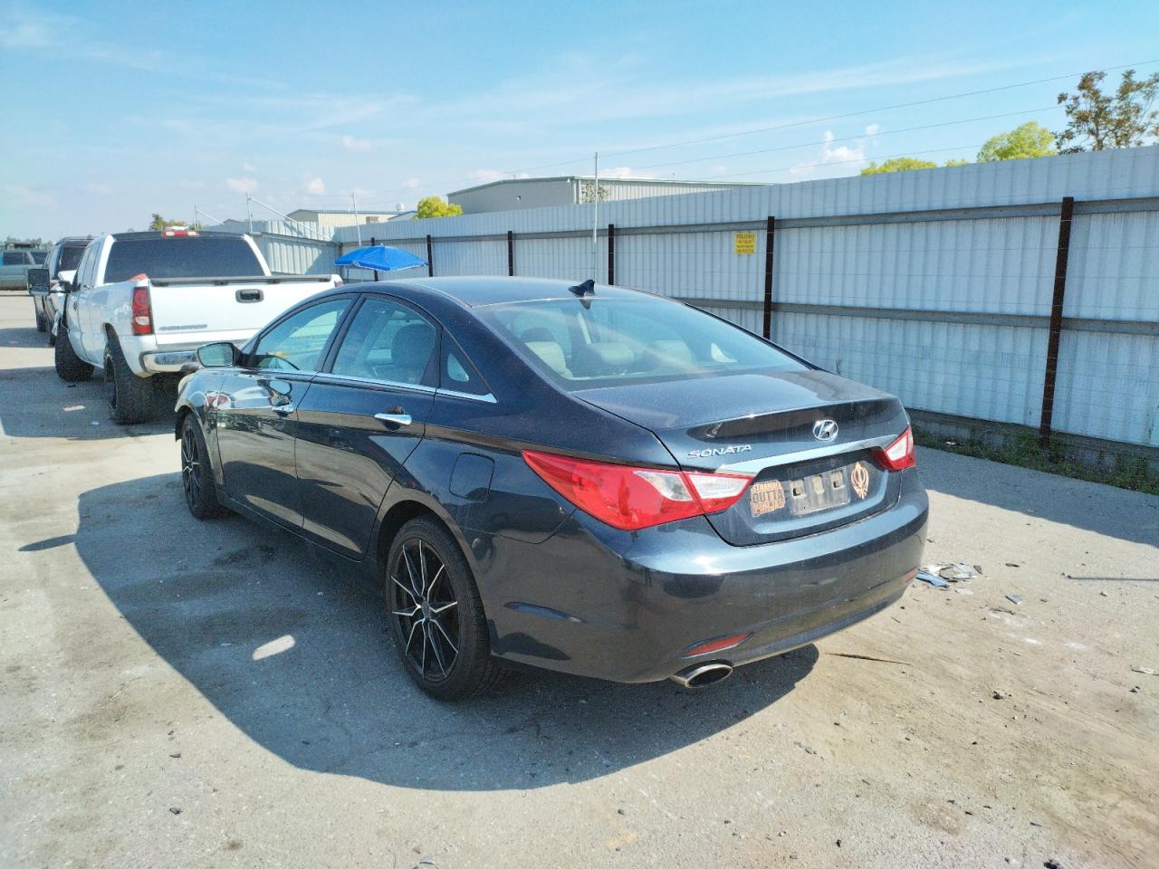 Photo 3 from auction – 2011 HYUNDAI SONATA with VIN 5NPEC4AC3BH220770
