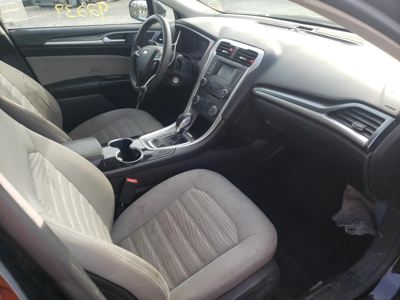 Photo 5 from auction – 2016 FORD FUSION S with VIN 3FA6P0G73GR123431