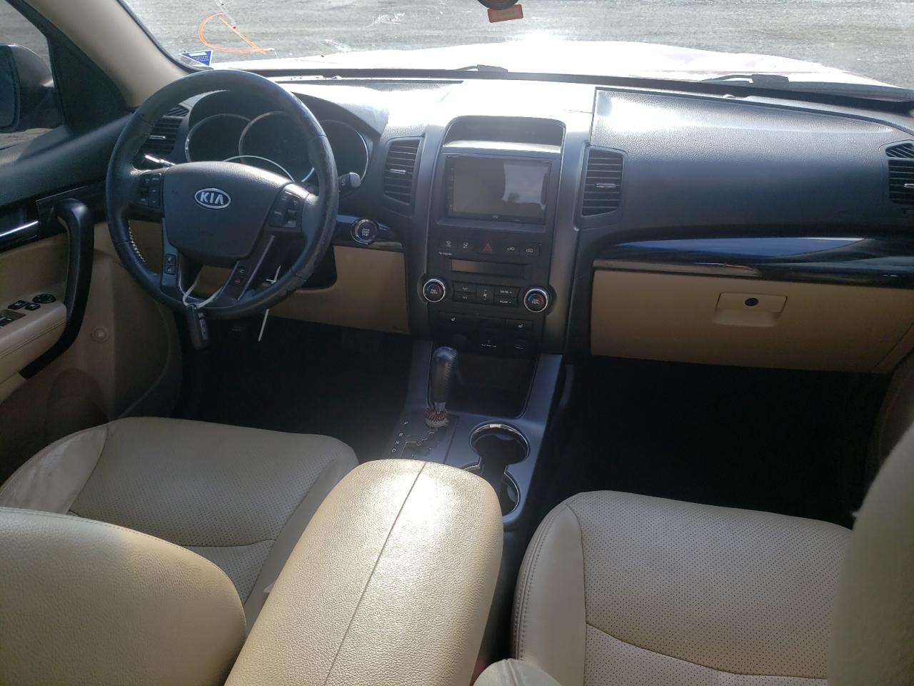 Photo 9 from auction – 2011 KIA SORENTO EX with VIN 5XYKU3A12BG014906