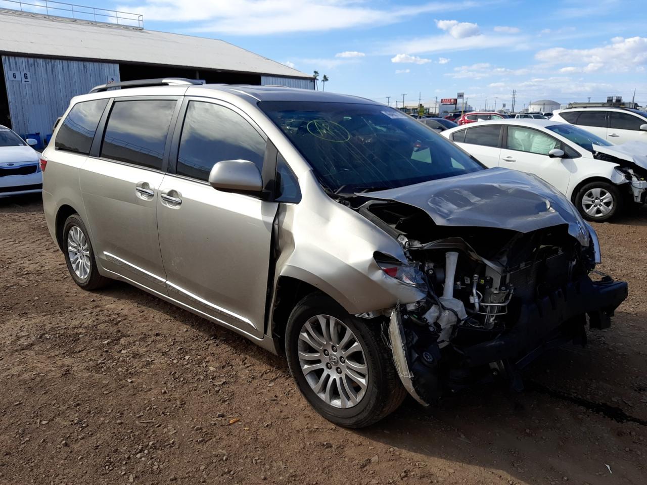 TOYOTA SIENNA XLE 2017 with VIN 5TDYZ3DC4HS773870 - Photo from auction