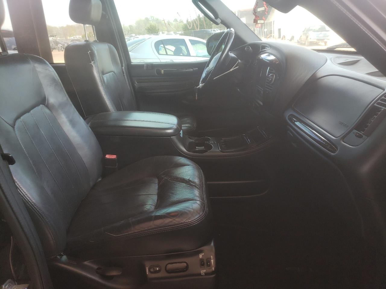 Photo 5 from auction – 2002 LINCOLN BLACKWOOD with VIN 5LTEW05A22KJ03091