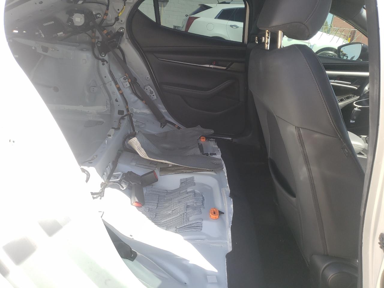 Photo 6 from auction – 2020 MAZDA 3 with VIN JM1BPALM6L1175117