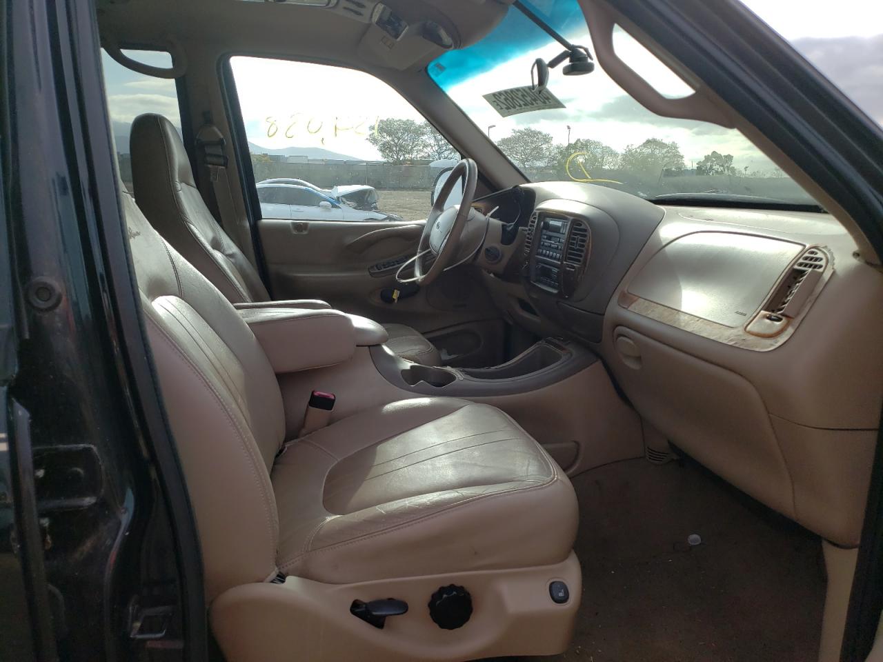 Photo 5 from auction – 1999 FORD EXPEDITION with VIN 1FMPU18L8XLB58646