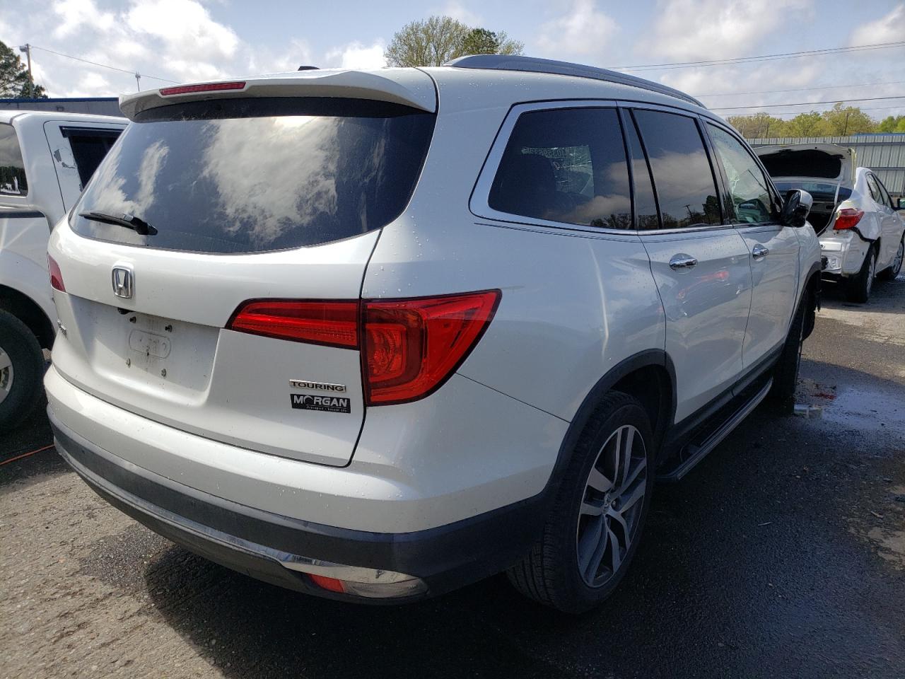 Photo 4 from auction – 2016 HONDA PILOT TOUR with VIN 5FNYF5H99GB003797