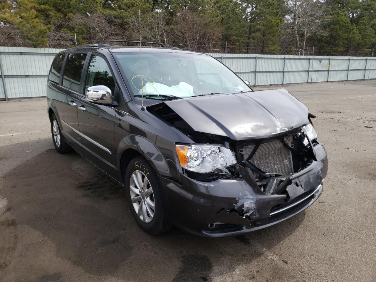 Photo 1 from auction – 2015 CHRYSLER TOWN & COU with VIN 2C4RC1GG8FR656615