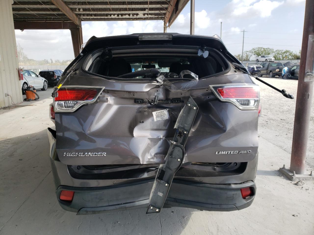 Photo 9 from auction – 2015 TOYOTA HIGHLANDER with VIN 5TDDKRFH7FS212316