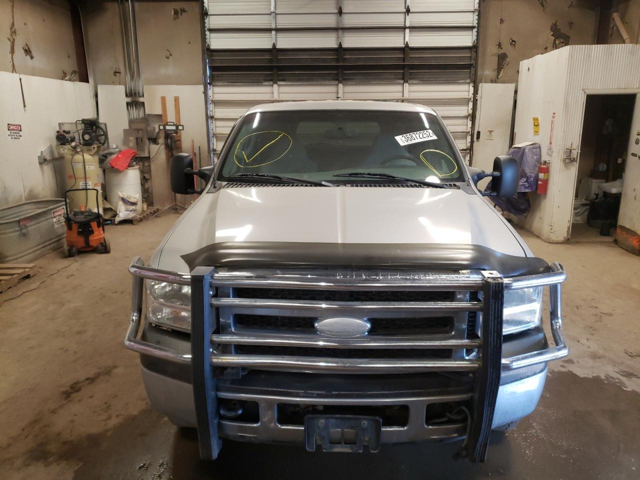 Photo 9 from auction – 2005 FORD EXCURSION with VIN 1FMNU41S05ED41261