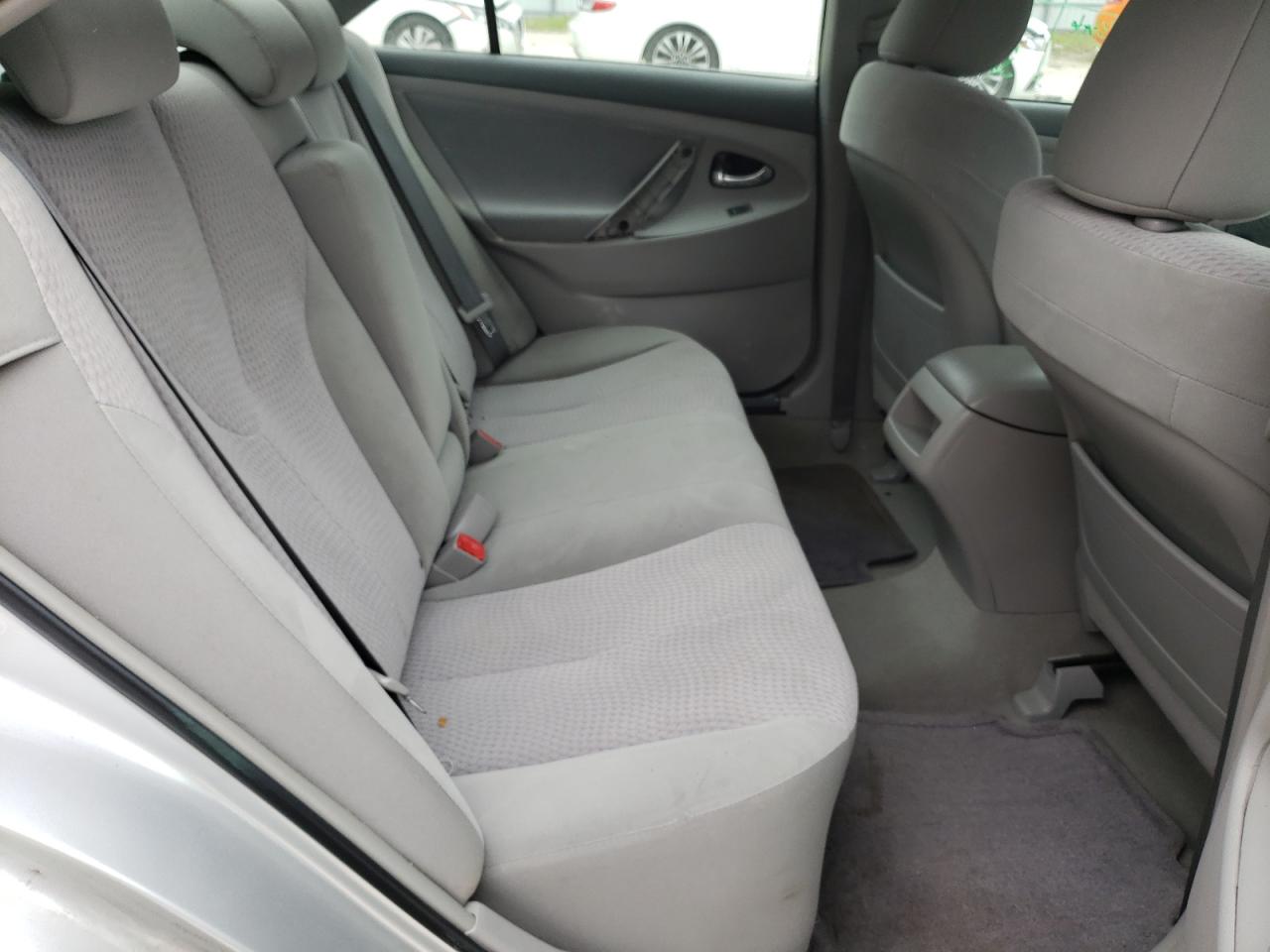 Zdjęcie 6 z aukcji – 2011 TOYOTA CAMRY BASE z VIN 4T1BF3EK2BU737954