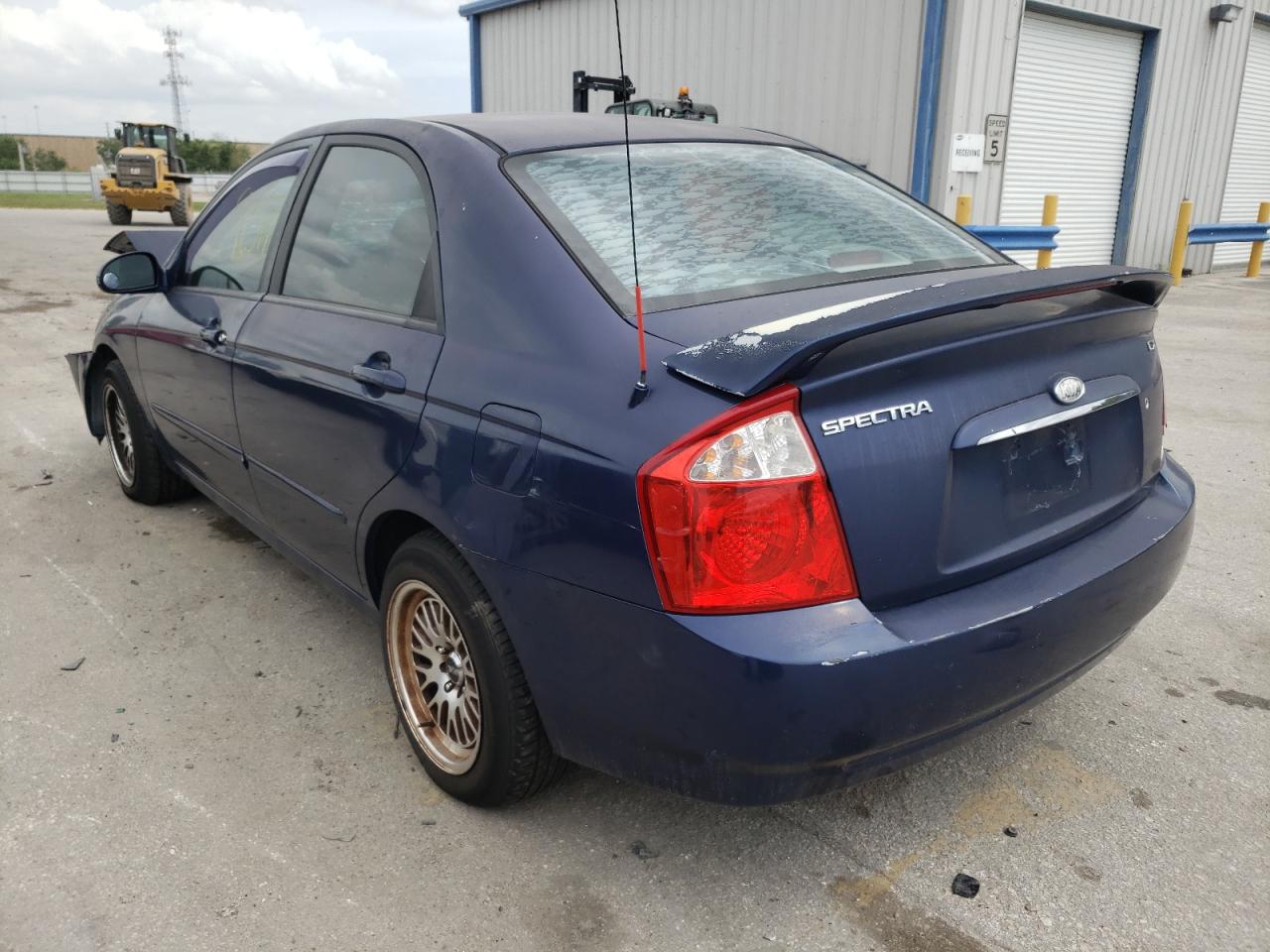 Photo 3 from auction – 2005 KIA SPECTRA LX with VIN KNAFE121555198329